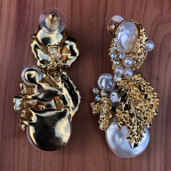 🍃Pearl Embellished Drop Earrings! - Picture 4 of 7